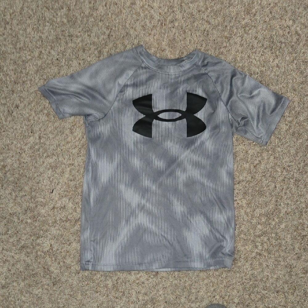 Under Armour Steel Gray Tee with Black Emblem